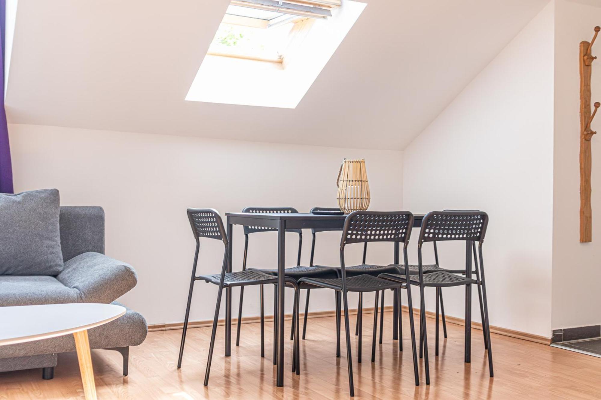 Apartament Spacious 2br Great Location - Near Schoenbrunn Wiedeń