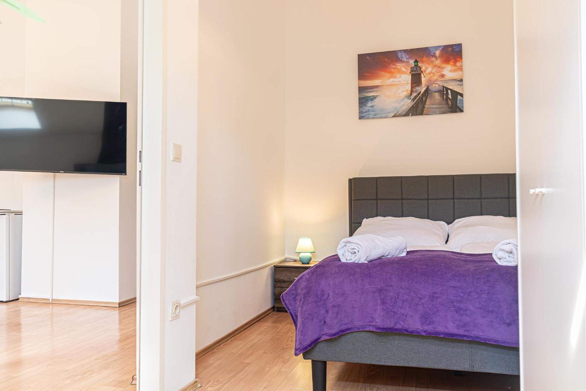 Spacious 2br Great Location - Near Schoenbrunn Apartament